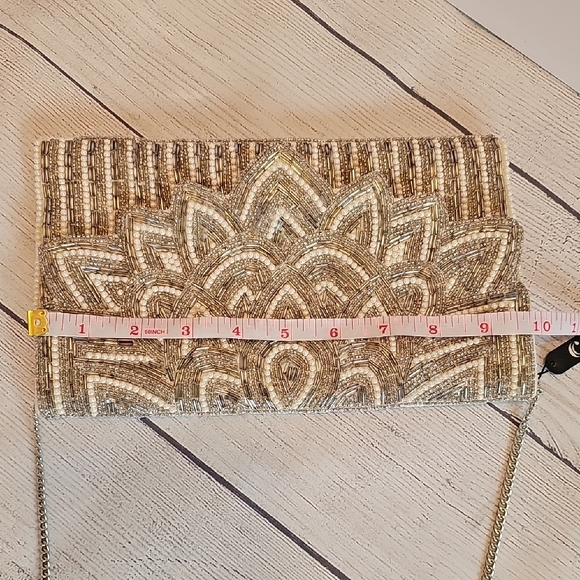 NWT Charming Charlie RSVP Elegant Silver/White/Gray Beaded Clutch Crossbody - Picture 6 of 8